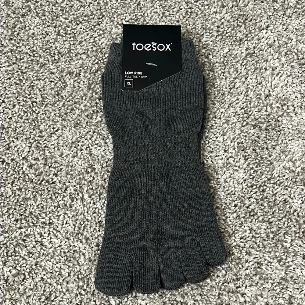 ToeSox Low Rise Grip Socks - Picture 1 of 3
